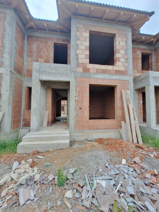 Casa insiruita 3 camere, 88 mp utili, 300 mp teren,  Calea Urseni