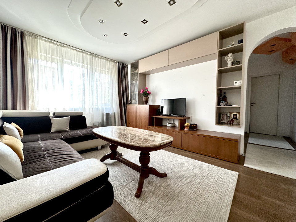 Apartament spatios-4 camere, etaj 2 - zona Circumvalatiunii