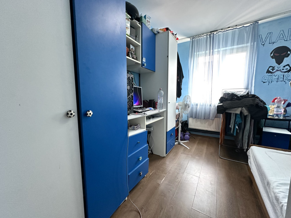 Apartament spatios-4 camere, etaj 2 - zona Circumvalatiunii