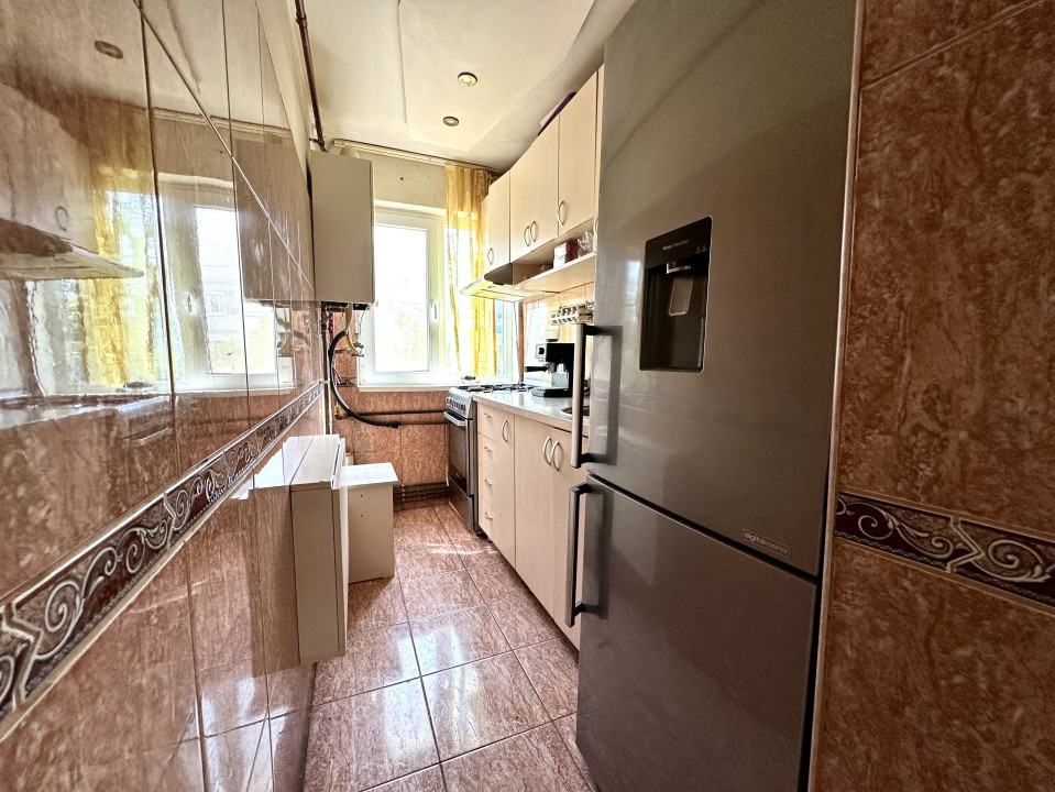 Apartament spatios-4 camere, etaj 2 - zona Circumvalatiunii
