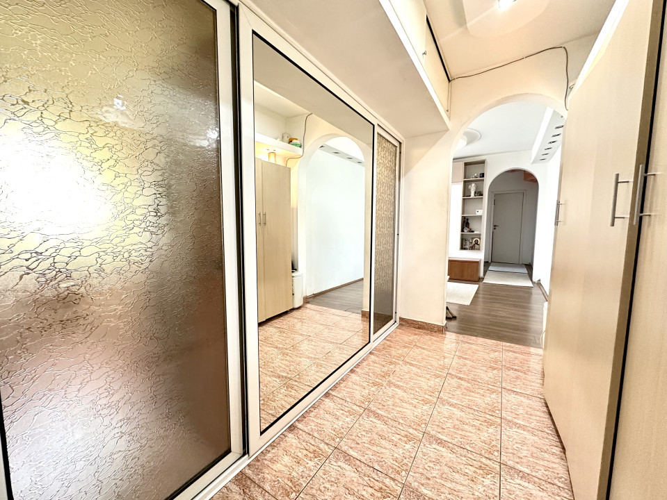 Apartament spatios-4 camere, etaj 2 - zona Circumvalatiunii