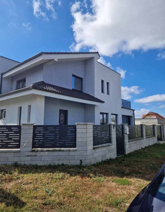 Duplex 4 camere, 154 mp utili, cu garaj si 2 fronturi stradale - Mosinita Noua