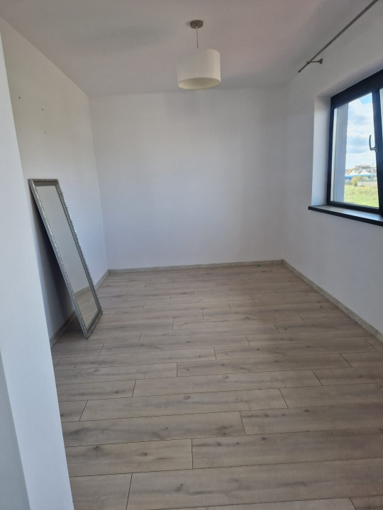 Duplex 4 camere, 154 mp utili, cu garaj si 2 fronturi stradale - Mosinita Noua