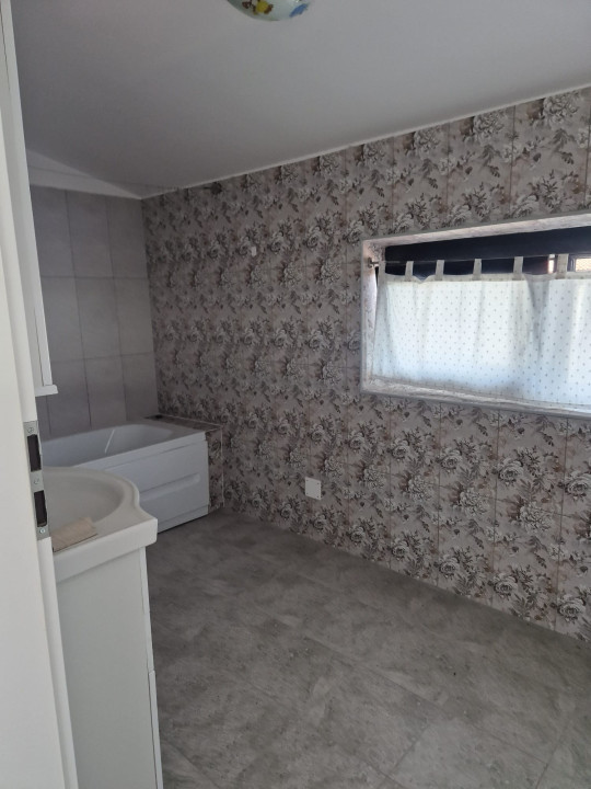 Duplex 4 camere, 154 mp utili, cu garaj si 2 fronturi stradale - Mosinita Noua