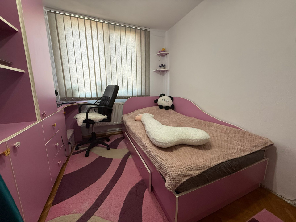 Apartament spatios, 3 camere, decomandat, mobilat si utilat - zona Sagului