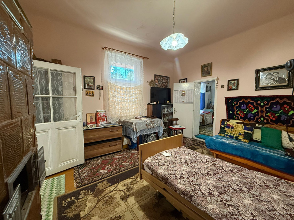 Casa cu 2 camere in curte comuna, semidecomandat, 52mp utili - Iosefin