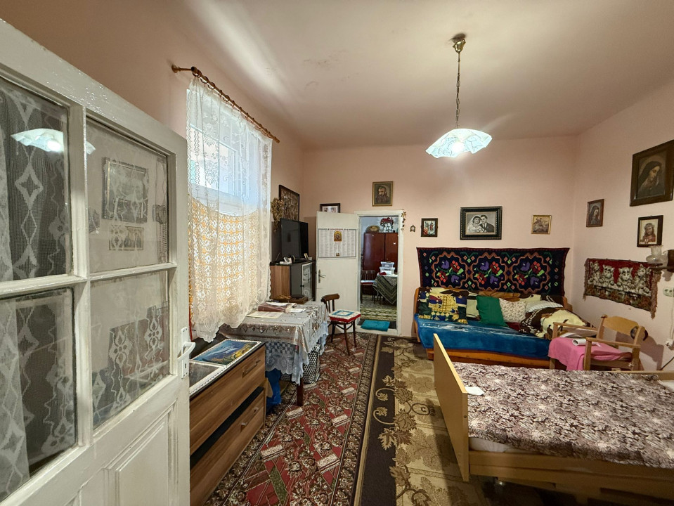 Casa cu 2 camere in curte comuna, semidecomandat, 52mp utili - Iosefin