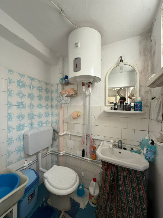 Casa cu 2 camere in curte comuna, semidecomandat, 52mp utili - Iosefin