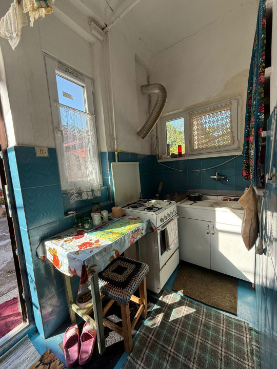 Casa cu 2 camere in curte comuna, semidecomandat, 52mp utili - Iosefin