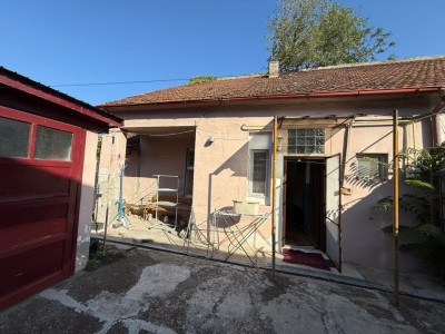 Casa cu 2 camere in curte comuna, semidecomandat, 52mp utili - Iosefin