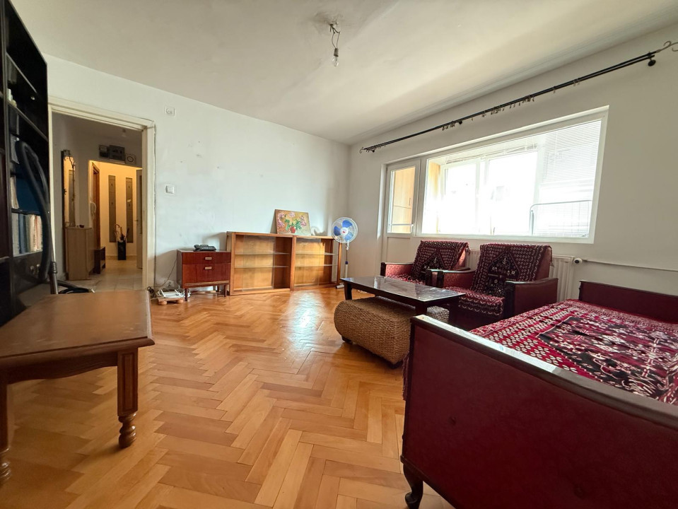 OCAZIE Apartament spatios, 3 camere, etaj 2 - zona Girocului