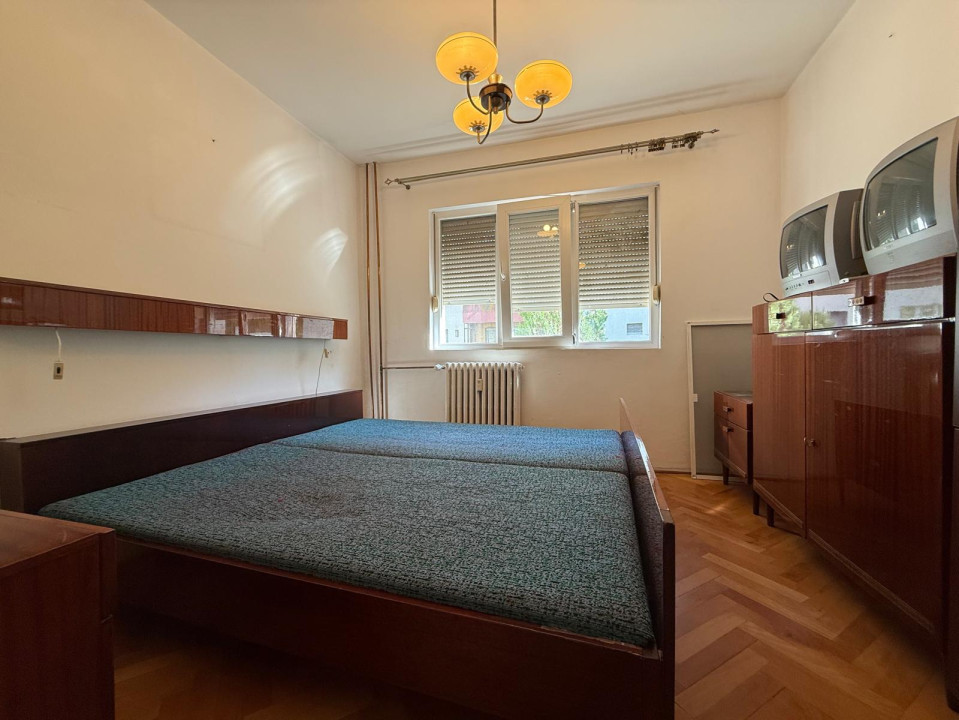 OCAZIE Apartament spatios, 3 camere, etaj 2 - zona Girocului