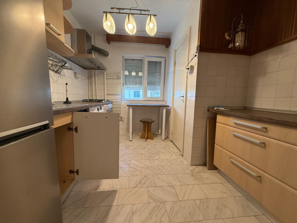 OCAZIE Apartament spatios, 3 camere, etaj 2 - zona Girocului