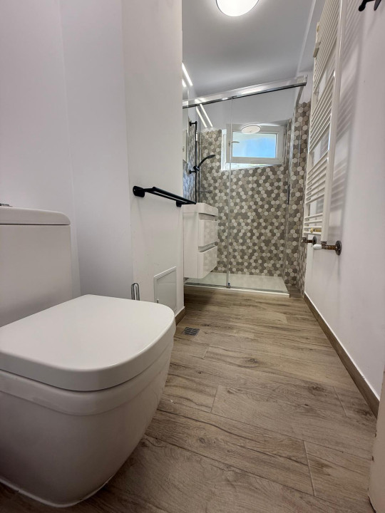 OCAZIE Apartament spatios, 3 camere, etaj 2 - zona Girocului