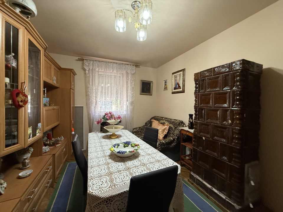 Casa individuala 2 camere, 80mp utili, 997 teren in Utvin 