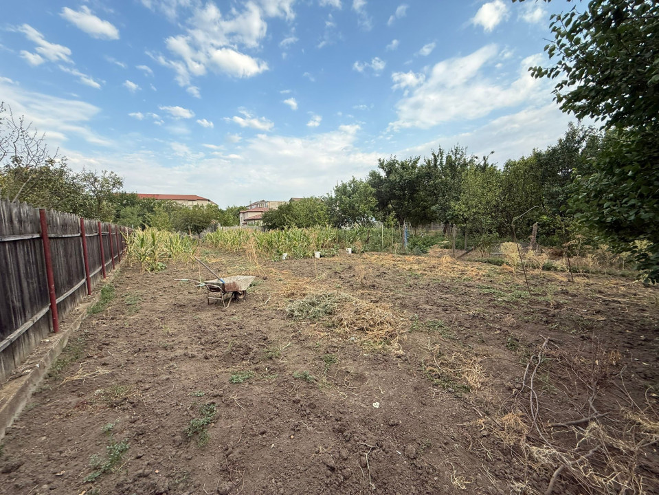 Casa cu trei camere avand 90mp suprafata utila, 1.200 mp teren, in zona Mehala 