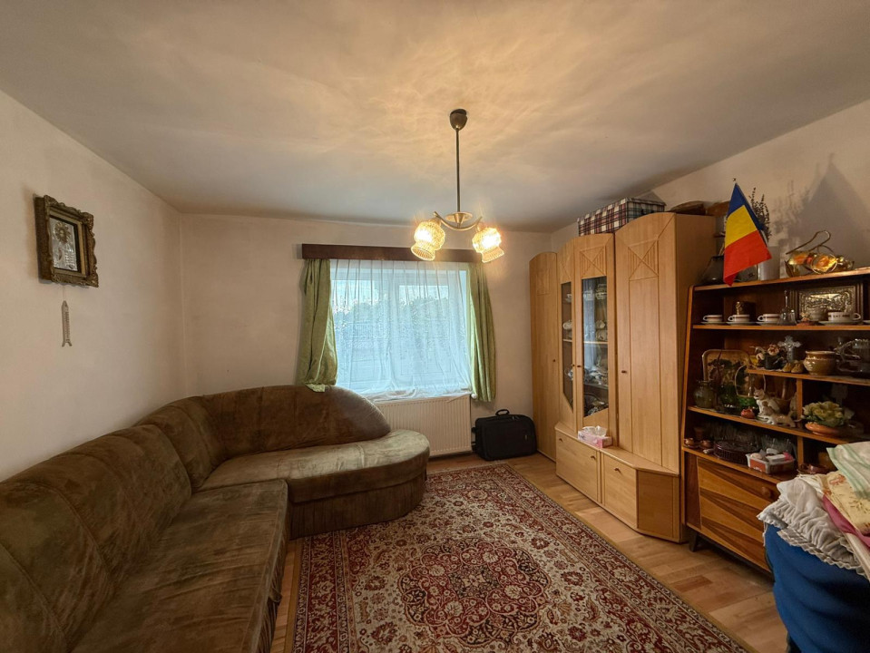 Casa cu trei camere avand 90mp suprafata utila, 1.200 mp teren, in zona Mehala 