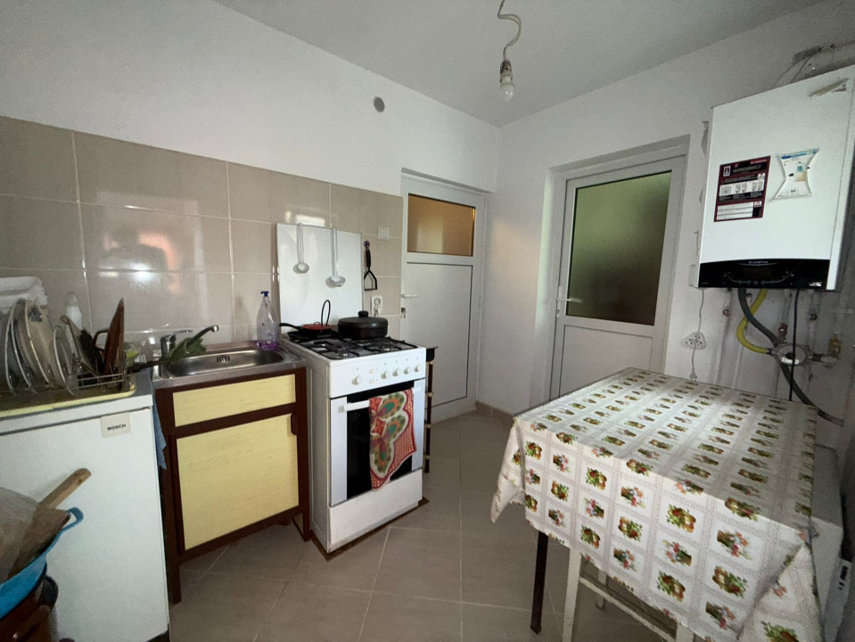 Casa cu trei camere avand 90mp suprafata utila, 1.200 mp teren, in zona Mehala 