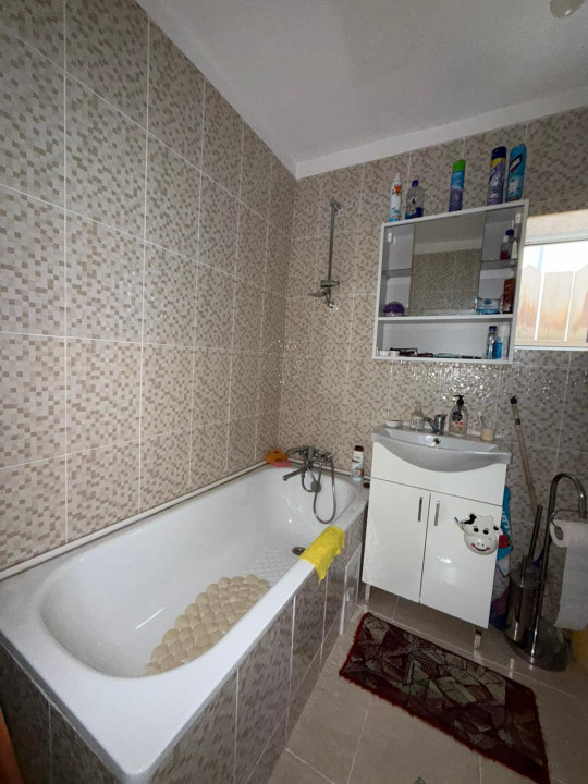 Casa cu trei camere avand 90mp suprafata utila, 1.200 mp teren, in zona Mehala 