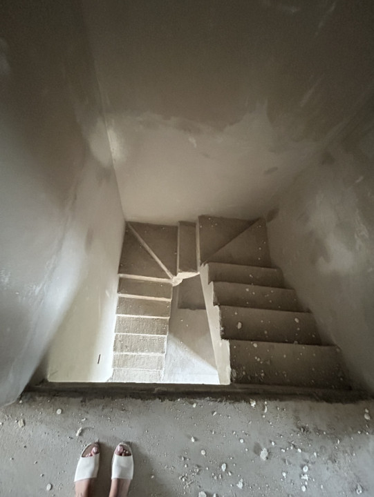 Duplex 4 camere, 123mp utili, 350mp teren in Mosnita Noua 