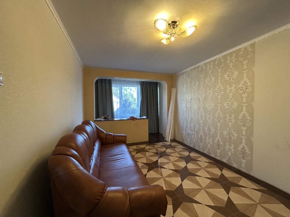 Apartament 2 camere, semidecomandat, etajul 1, zona Sagului