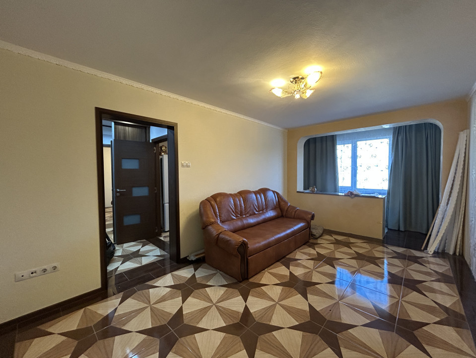 Apartament 2 camere, semidecomandat, etajul 1, zona Sagului