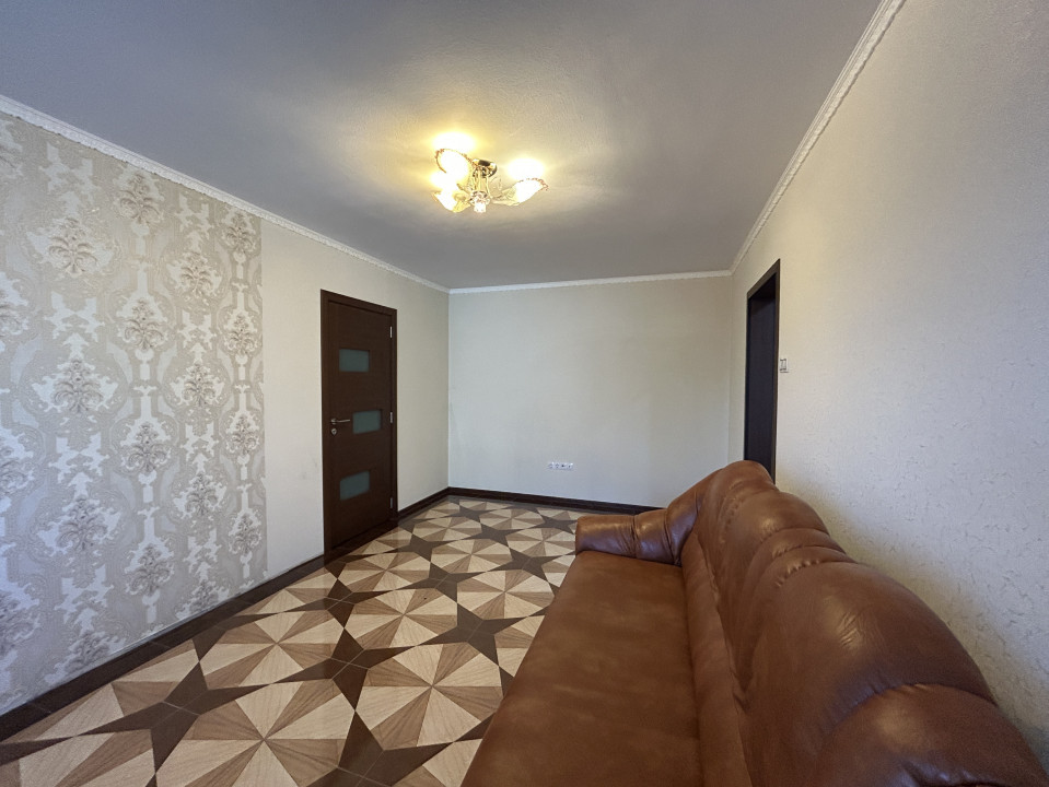 Apartament 2 camere, semidecomandat, etajul 1, zona Sagului