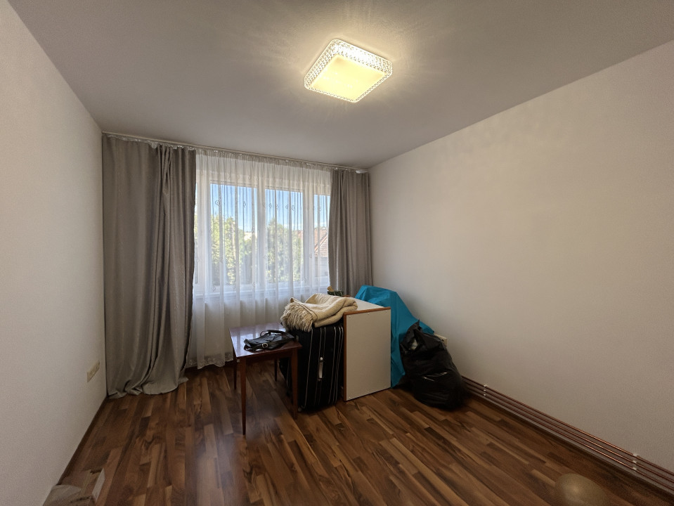 Apartament 2 camere, semidecomandat, etajul 1, zona Sagului