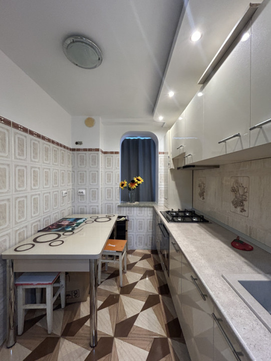 Apartament 2 camere, semidecomandat, etajul 1, zona Sagului