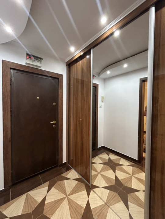 Apartament 2 camere, semidecomandat, etajul 1, zona Sagului