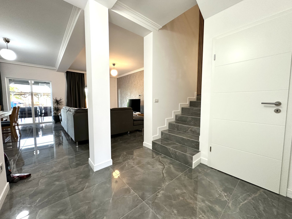 Duplex spatios cu 4 camere, 111 mp utili, 357 mp teren - Covaci 