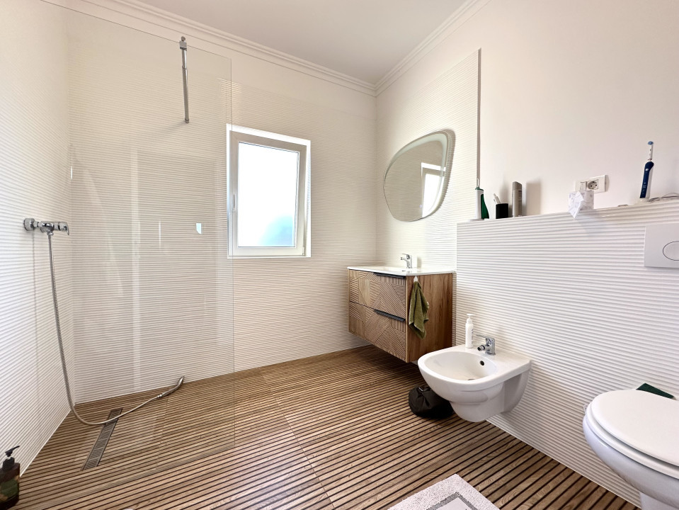 Duplex spatios cu 4 camere, 111 mp utili, 357 mp teren - Covaci 