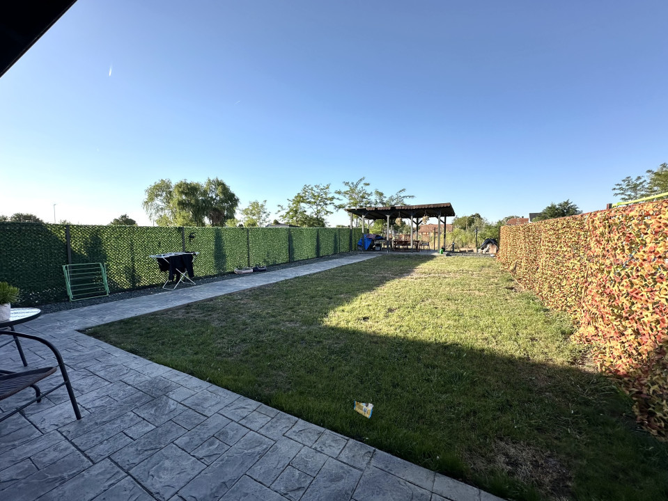 Duplex spatios cu 4 camere, 111 mp utili, 357 mp teren - Covaci 