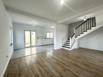 Duplex spatios, 5 camere, 142 mp utili, 336 mp teren - Giarmata 