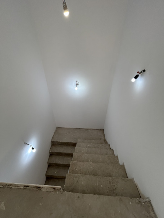 Duplex 5 camere, 111mp utili, 323mp teren in Mosnita Noua