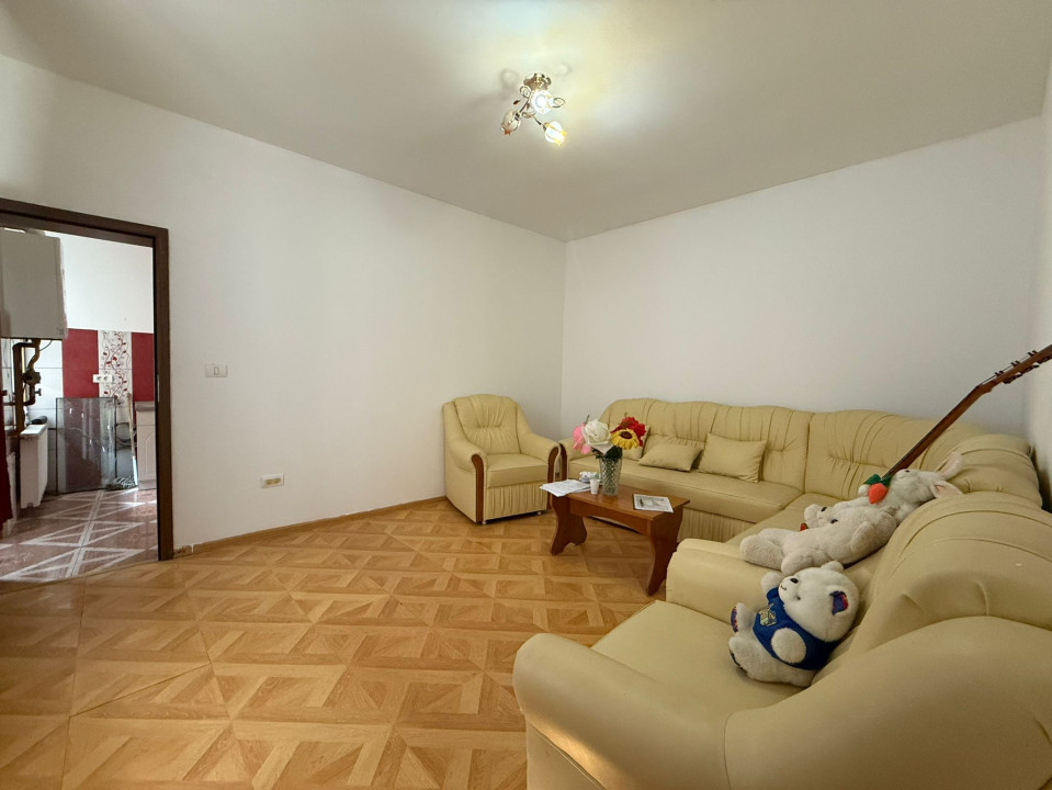 Casa cu 2 camere, semi-decomandat, 50mp utili -  zona Centrala