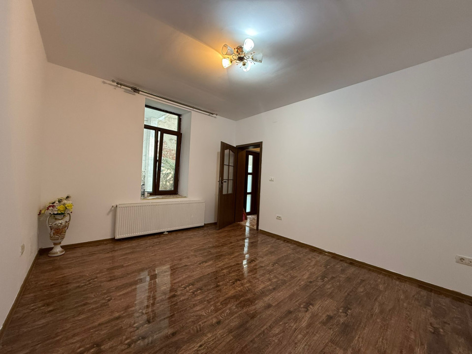 Casa cu 2 camere, semi-decomandat, 50mp utili -  zona Centrala