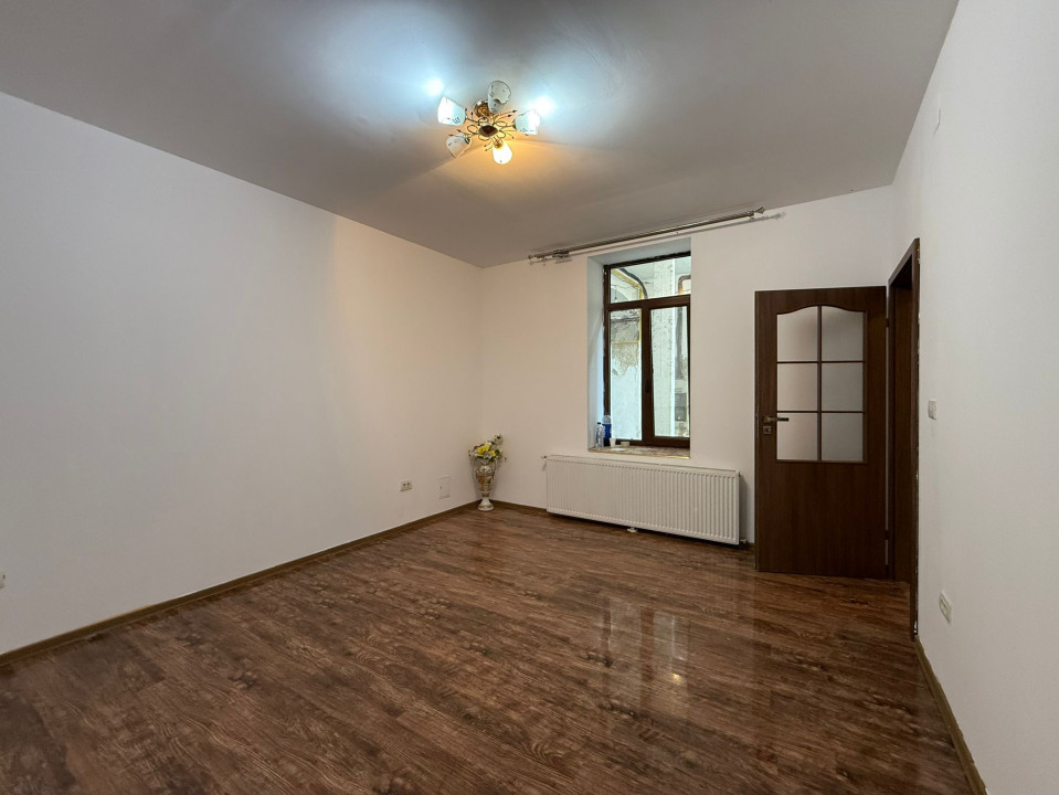 Casa cu 2 camere, semi-decomandat, 50mp utili -  zona Centrala