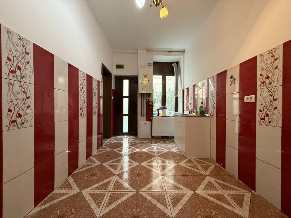 Casa cu 2 camere, semi-decomandat, 50mp utili -  zona Centrala