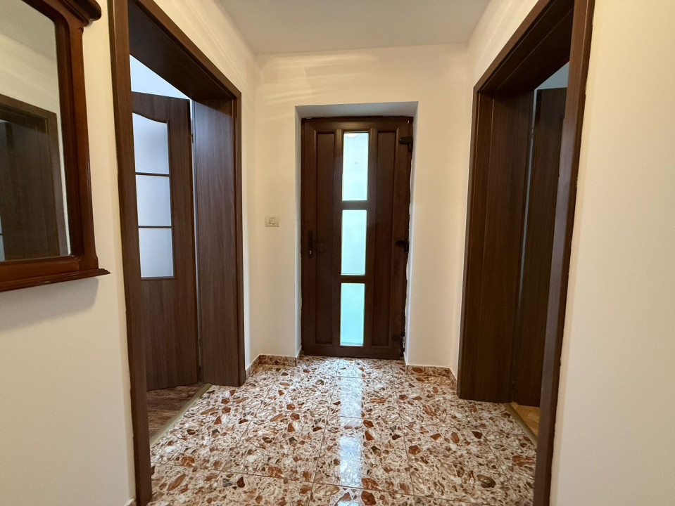 Casa cu 2 camere, semi-decomandat, 50mp utili -  zona Centrala