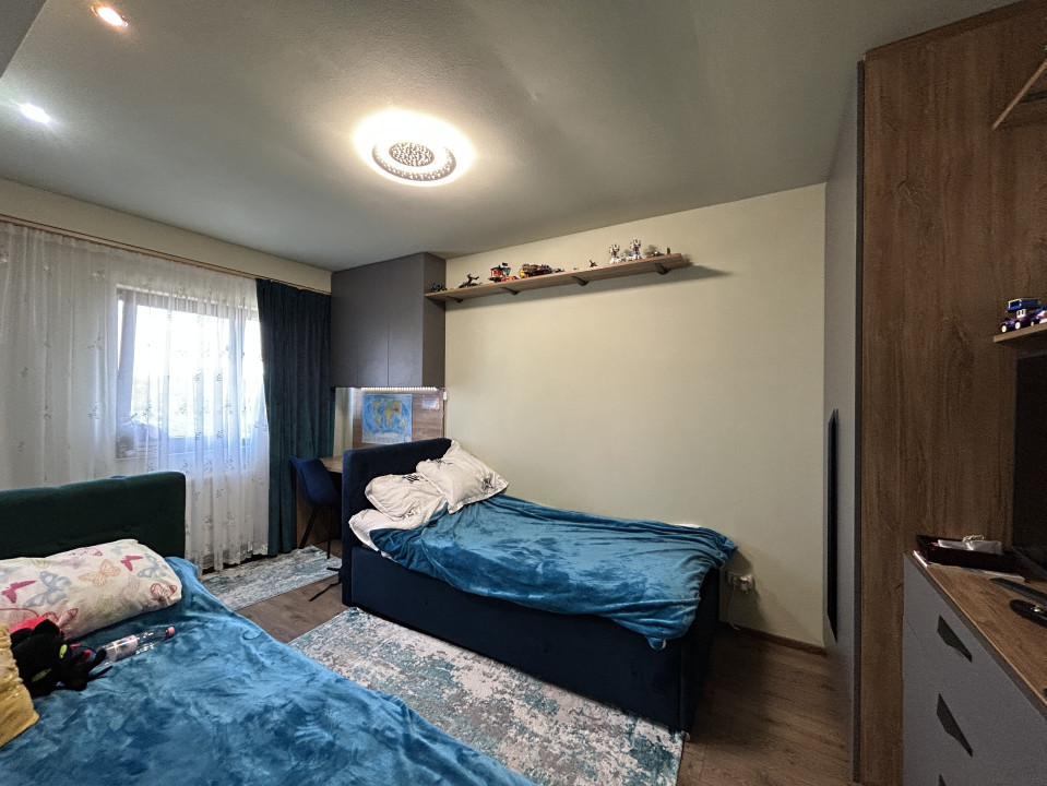 Apartament 3 camere, open space, etaj 2, cute privata in Giroc 