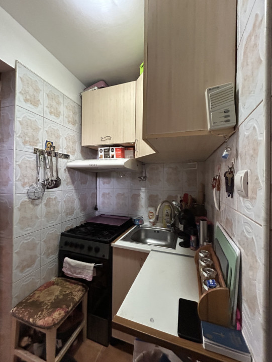 Garsoniera, 20mp utili, etaj 4, zona Buziasului- Ideala pentru investit