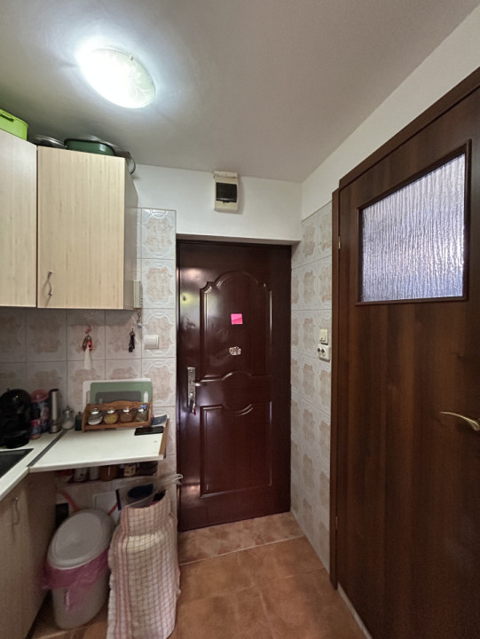 Garsoniera, 20mp utili, etaj 4, zona Buziasului- Ideala pentru investit