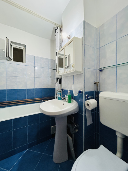 Apartament 3 camere, semidecomandat, 64mp utili, zona Girocului