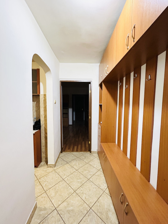 Apartament 3 camere, semidecomandat, 64mp utili, zona Girocului