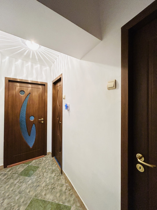 Apartament 3 camere, semidecomandat, 64mp utili, zona Girocului