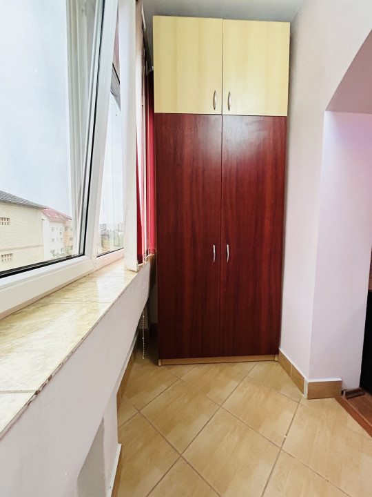 Apartament 3 camere, semidecomandat, 64mp utili, zona Girocului