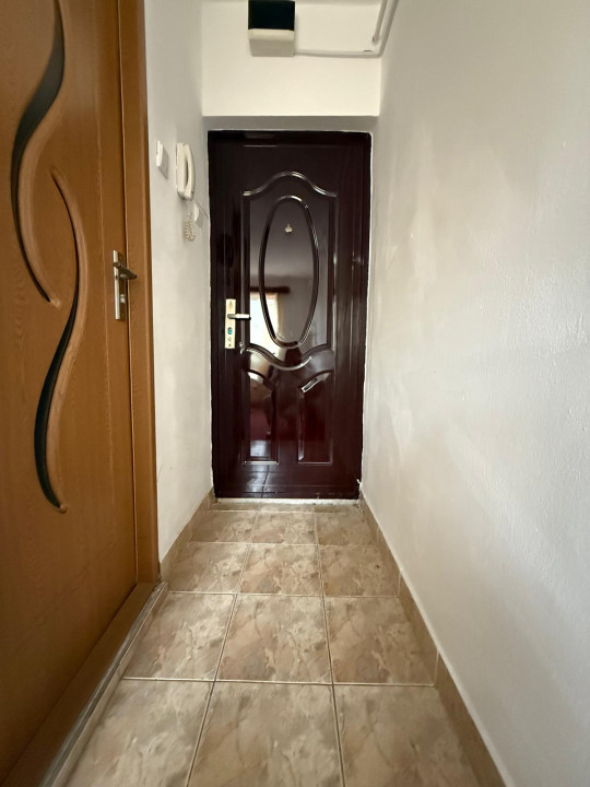 Garsoniera practica, 12 mp utili, etaj 1, pozitionata excelent in zona Girocului