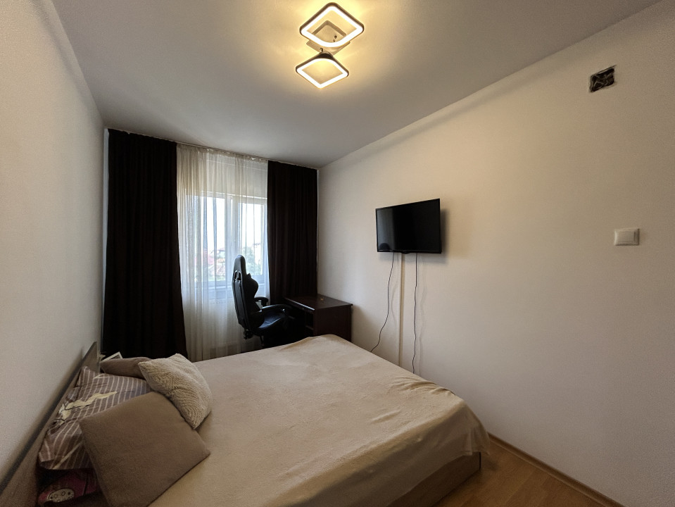 Apartament 4 camere, decomandat, 80mp utili, 2 bai, zona Dambovita 