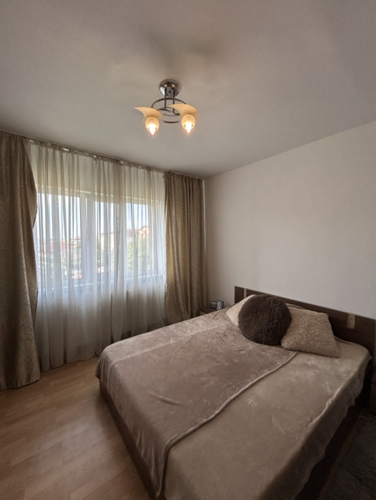 Apartament 4 camere, decomandat, 80mp utili, 2 bai, zona Dambovita 